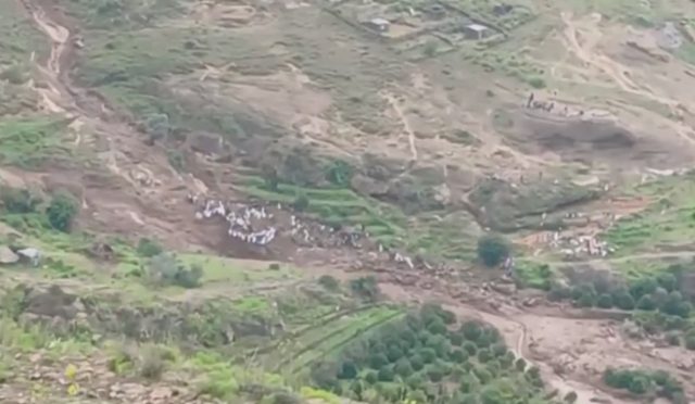 sudanda-toprak-kaymasi-bir-koy-haritadan-silindi-bin-kisi-oldu-xibaHXgE.jpg