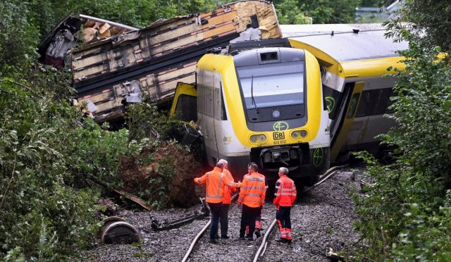 tren-kazasini-toprak-kaymasi-mi-tetikledi-almanyadan-birinci-aciklama-mlS6UByC.jpg