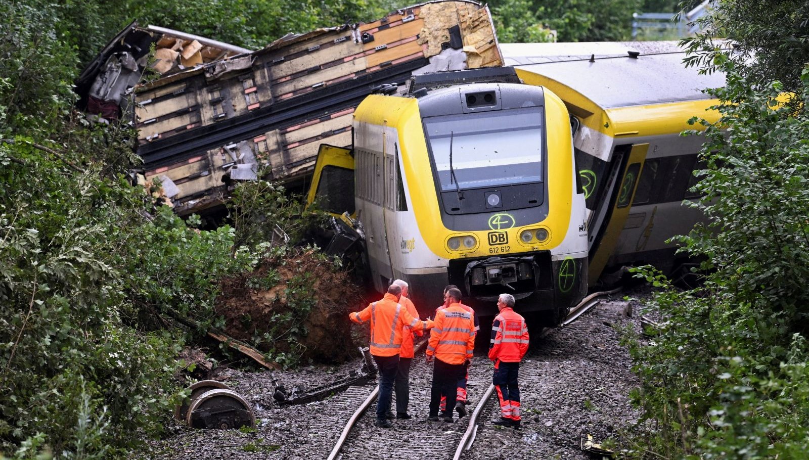 Tren kazasını toprak kayması mı tetikledi? Almanya’dan birinci açıklama