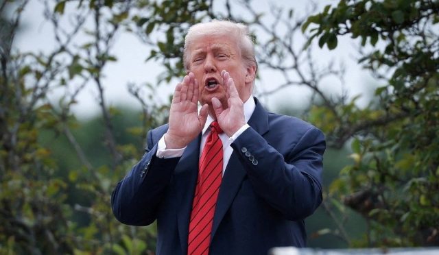 trump-beyaz-sarayin-catisina-cikti-PLjEVKYl.jpg