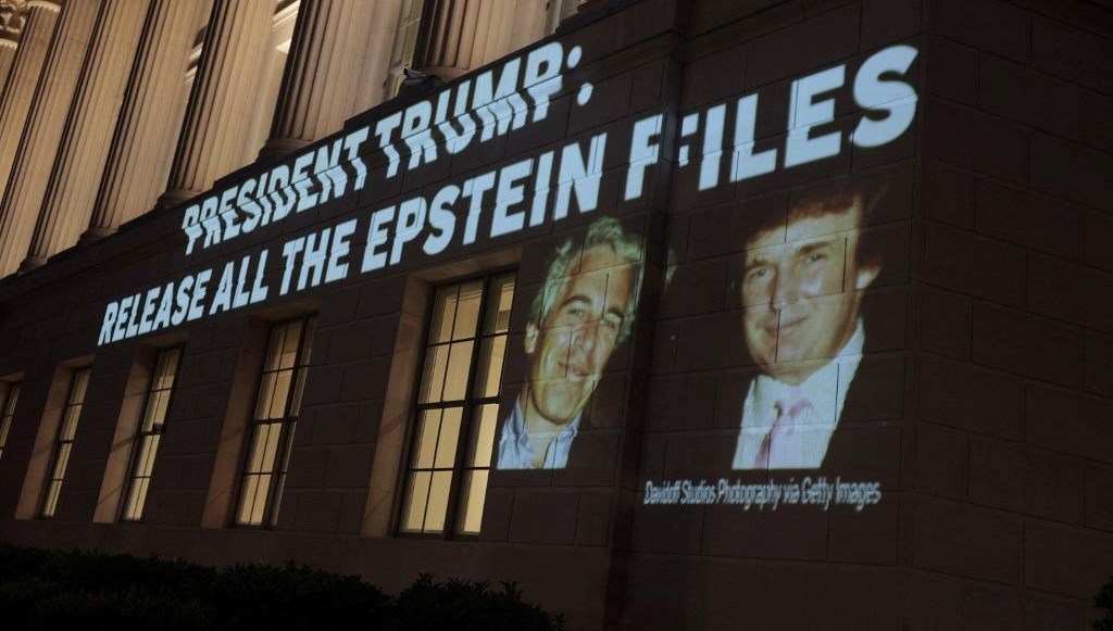 Trump tezleri reddetmişti: Demokratlar, Epstein mektubunu açıkladı