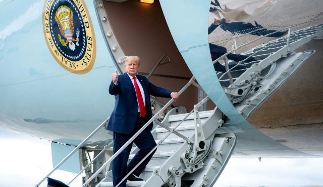 trumpi-tasiyan-ucak-carpisma-tehlikesi-atlatti-Ya6wdCng.jpg