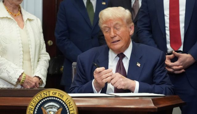 trumptan-beyaz-saraya-luks-dokunus-200-milyon-dolari-kendisi-ve-bagiscilar-odeyecek-WERqh1Pv.jpg