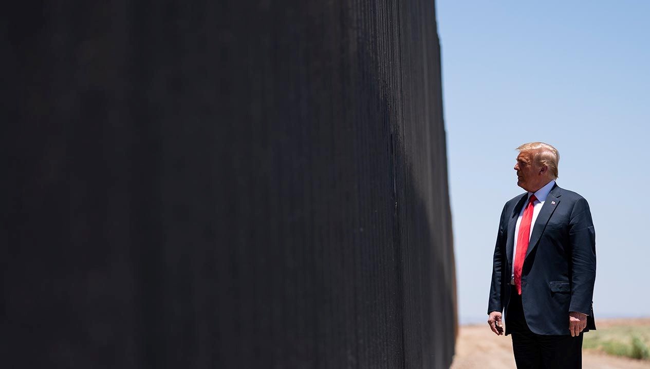 Trump’tan yeni tedbir: Göçmen duvarına siyah boya