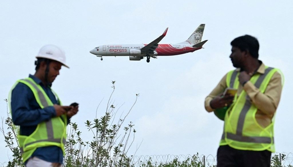 Uçağın kuyruğu inişte alev aldı! Air India’da ikinci facia paniği