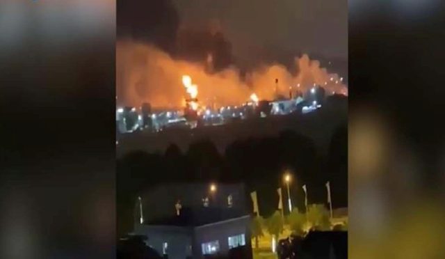 ukrayna-socide-petrol-deposunu-vurdu-A8eJamc2.jpg