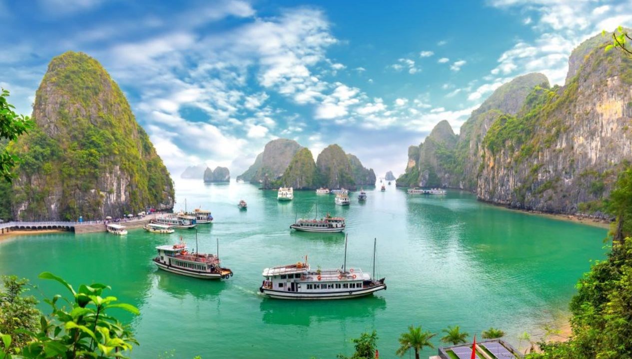 Vietnam’da çeşit teknesi alabora oldu: 18 meyyit, 23 kayıp