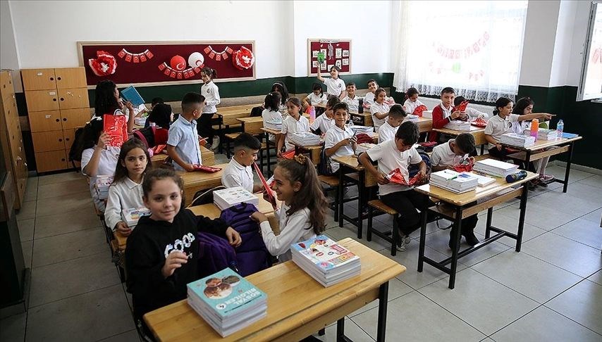 Yeni okul kıyafetleri nasıl olacak? Detaylar aşikâr oldu